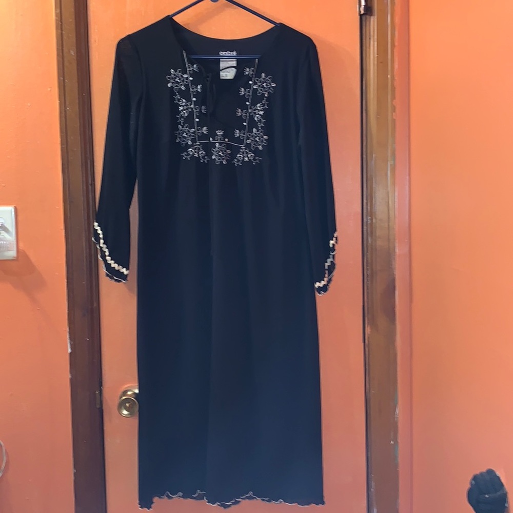*3 for $25* Ombré Black w/ design on front, n trim in white size 12
